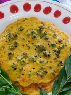 लहसूनी बेसन मटर चीला (Lahsuni Besan Matar cheela recipe in Hindi) रेसिपी मुख्य फोटो