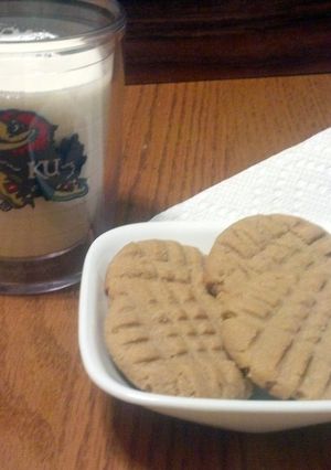 A picture of Perfect Peanut Butter Cookies.