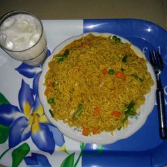 A picture of Indomie and veggies.