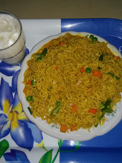 A picture of Indomie and veggies.