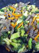 stir-fry beef with broccoli and carrots