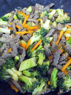 A picture of stir-fry beef with broccoli and carrots.