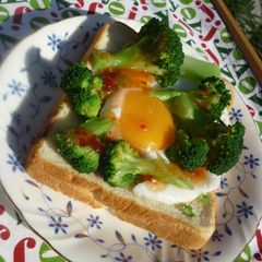 A picture of Broccoli Egg Toast.