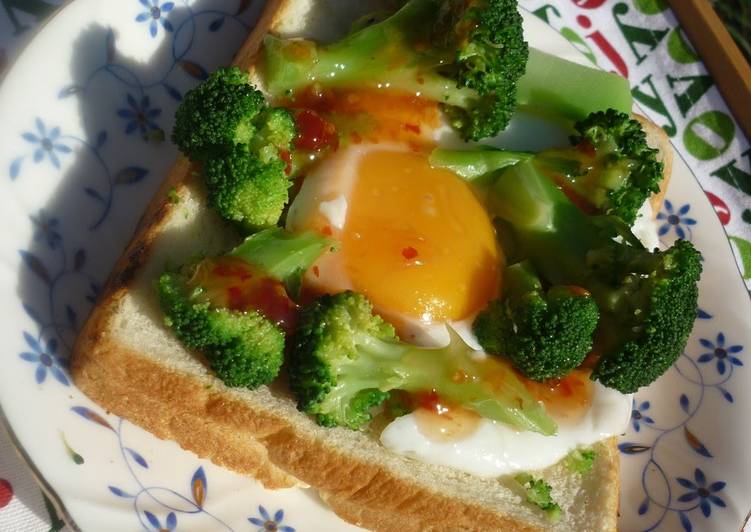 Broccoli Egg Toast