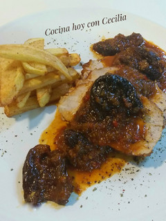 Una foto de Lomo de cerdo en salsa con ciruelas pasas