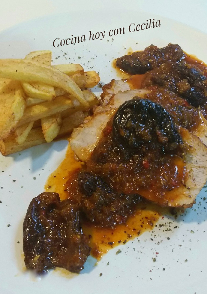 Una foto de Lomo de cerdo en salsa con ciruelas pasas