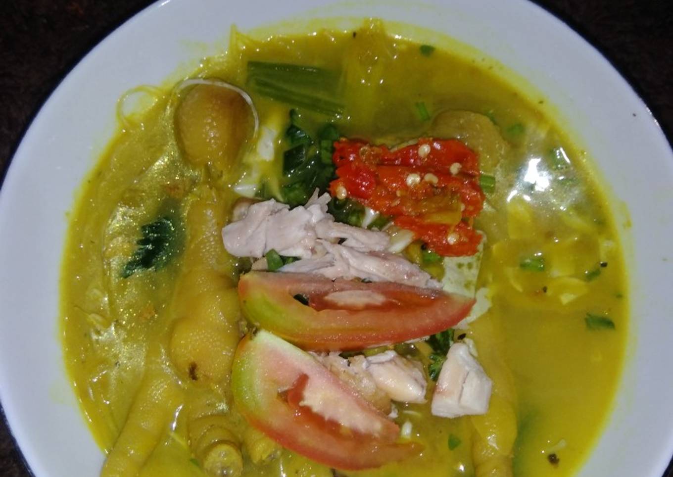 Soto ayam (kuah bening) tapi kuning wkwkwk