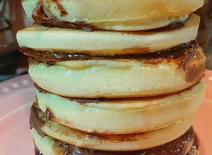 Una foto de La torre de pancakes más fácil, esponjosa y rica!!