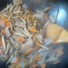 A picture of Macrobiotic Kimpira-style Quick Stir-fry with Konnyaku and Burdock Roots.