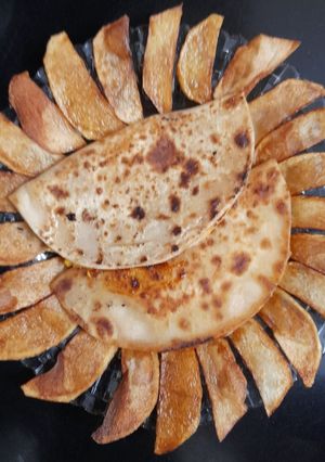 A picture of Mexican Tacos with Potato Chips.