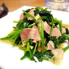 A picture of Spinach and Bacon Sauteed in Butter.