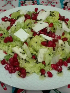 Una foto de Ensalada de granada con queso de cabra
