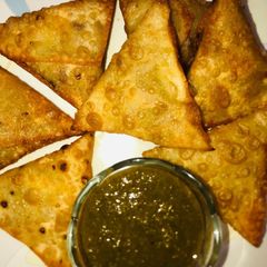 A picture of Left over qeema triangle samosa💕لیفٹ اوور قیمہ ٹراٸنگل سموسہ💕.