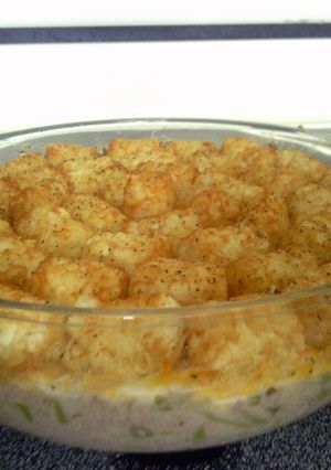 A picture of tater tot casserole.
