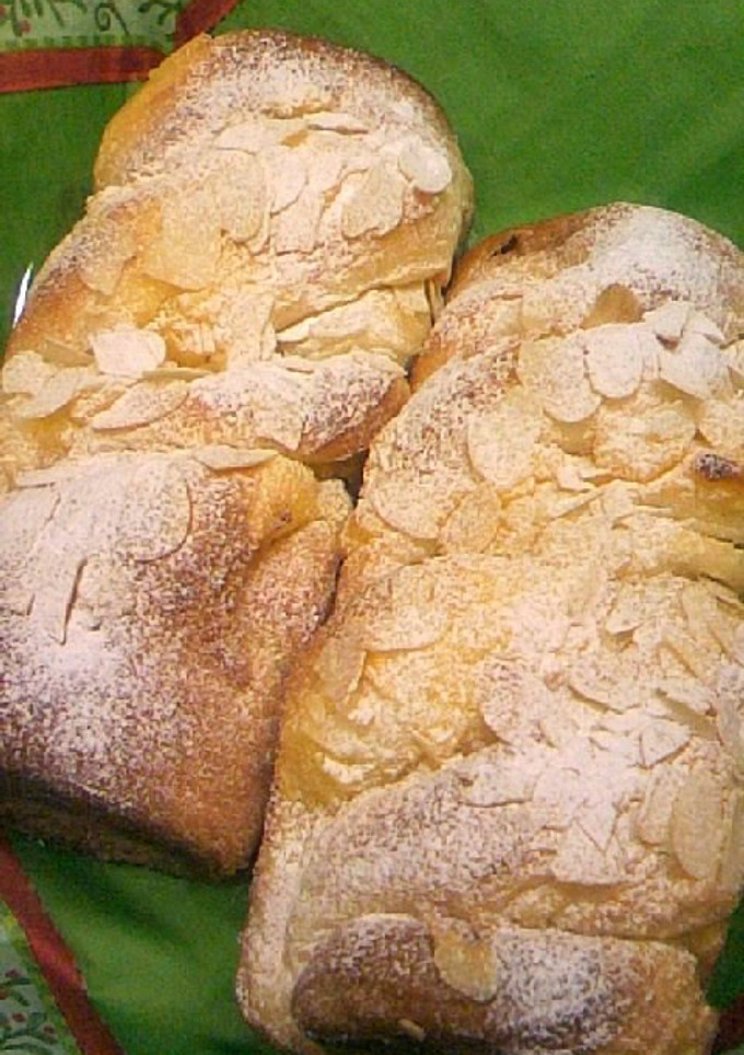A picture of Twisted Cream Bread.