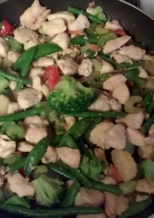 A picture of Easy Chicken Stir Fry.