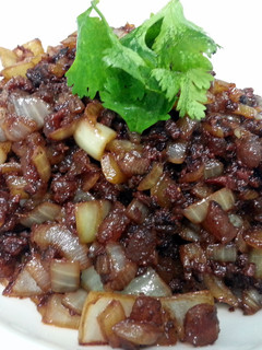 A picture of Chinese Duck Liver Sausage And Onion.