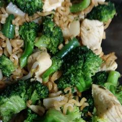 A picture of Easy chicken veggie stir fry.