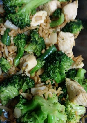 A picture of Easy chicken veggie stir fry.