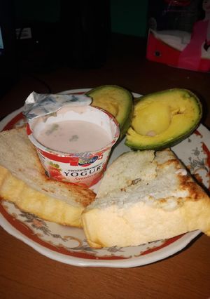Foto resep Alpukat Roti Sauce Yogurt Breakfast