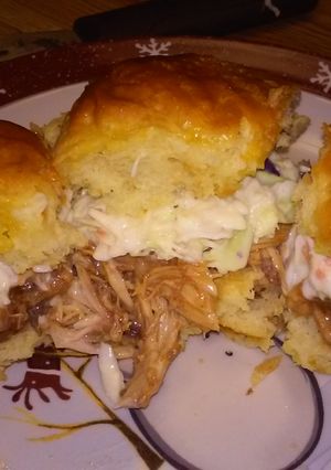 A picture of Pulled pork/chicken sliders on Hawaiian rolls.