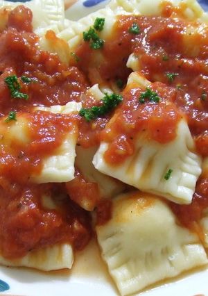 A picture of Potato Ravioli In Tomato Sauce.