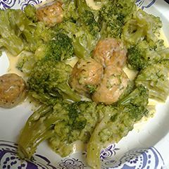 A picture of Cheesy creamy broccoli with chickenballs.