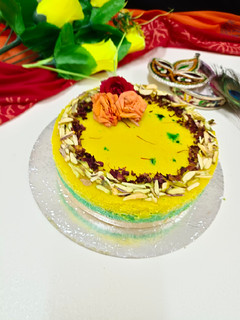 ત્રિરંગી ટોપરા પાક કેક (Trirangi Topra Paak Cake Recipe In Gujarati) રેસીપી મુખ્ય ફોટો
