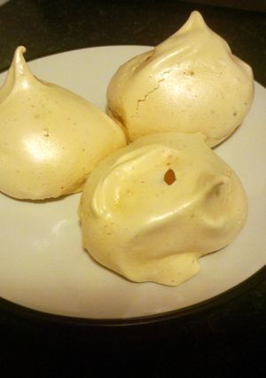 A picture of Lemon & Lime Meringues.