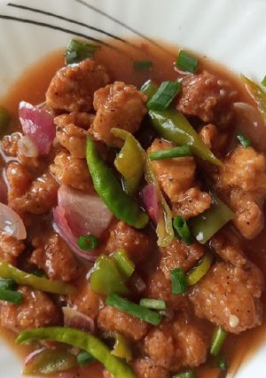 A picture of Green chilli Chicken.