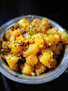 पाप्पालिकाई पोरियाल(कच्च्या पपईची भाजी) (kachya papaychi bhaji recipe in marathi) रेसिपी चे मुख्य फोटो