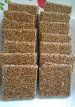 A picture of Til Chikki.