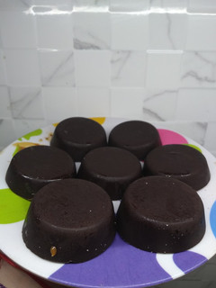 Una foto de Bomboncitos rellenos de dulce de leche y oreo 💗