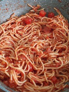 A picture of Spaghetti with marinara sauce.