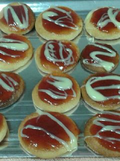 Una foto de Galletas de leche condensada y mermelada