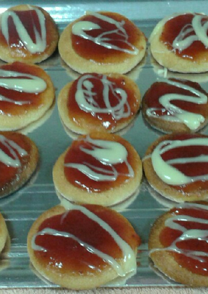 Una foto de Galletas de leche condensada y mermelada