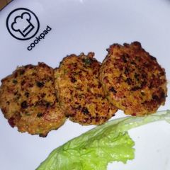 A picture of Chicken burger petties.