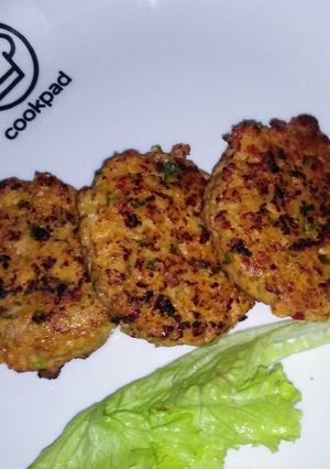 A picture of Chicken burger petties.