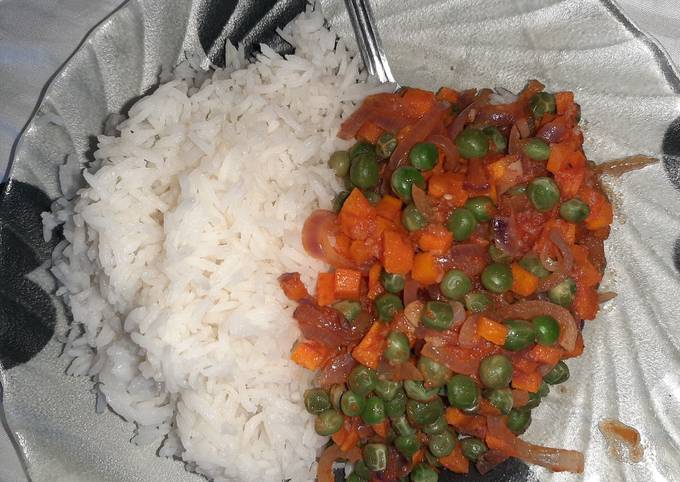 Simple Way to Make Favorite White rice with green peas and carrot gravy