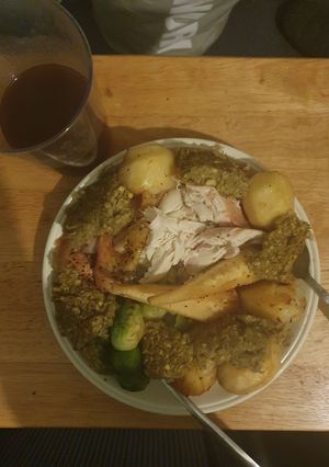 A picture of Christmas Chicken Roast Dinner.