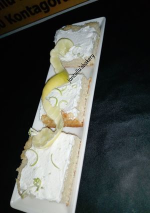 A picture of Mayonnaise lemon cream sheet cake.