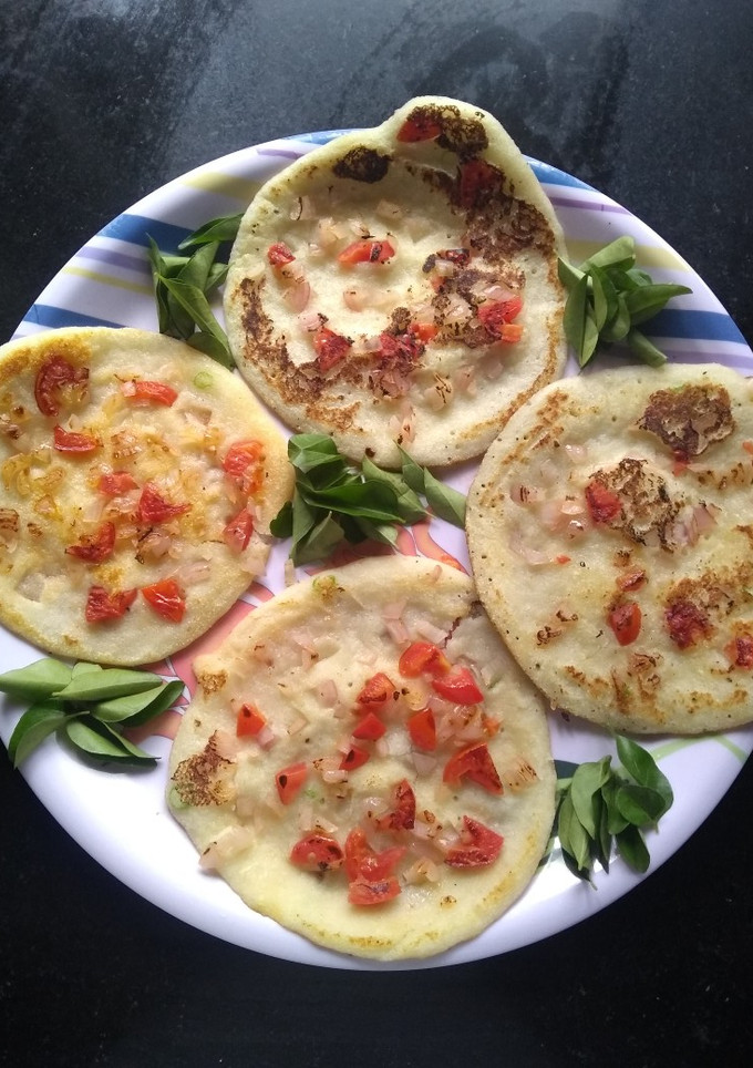 ઈન્સ્ટન્ટ રવા ઉત્તપમ(rava uttapam recipe in gujarati) રેસીપી મુખ્ય ફોટો