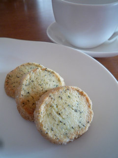 A picture of Easy Crispy Black Tea Shortbread Cookies.