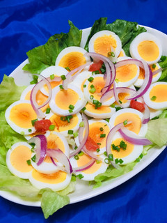 Una foto de Ensalada de Huevos Cocidos!🥚🥗😋