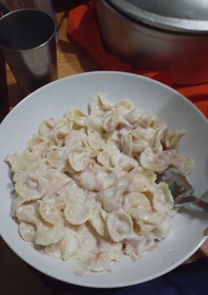 Una foto de Fideos con salsa blanca🥰