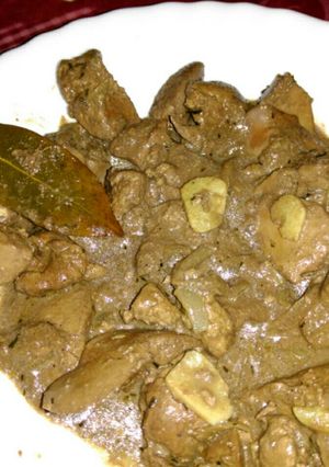 Una foto de Higaditos de pollo encebollados