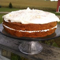 A picture of Apple pumpkin spice cake.