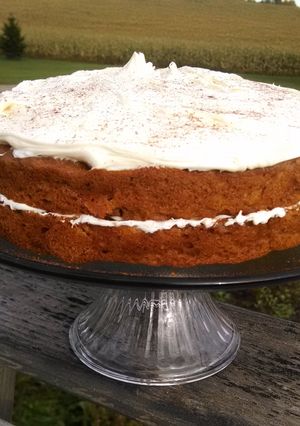 A picture of Apple pumpkin spice cake.