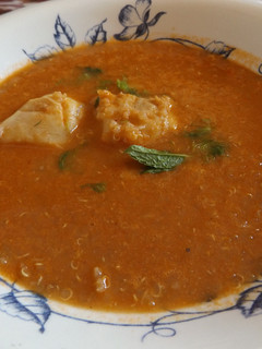 Una foto de Sopa de quinoa real y rape
