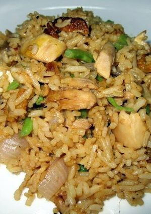 A picture of Fried Rice With Roasted Chicken.